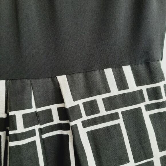 MAX & CLEO / Mixed Media Defined Waist Dress w/ Pockets Geometric Pattern B&W 8 - Picture 7 of 15